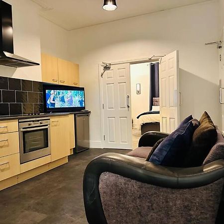 Bespoke 2 Bedroom Apt Derby City エクステリア 写真