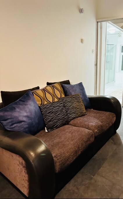 Bespoke 2 Bedroom Apt Derby City エクステリア 写真