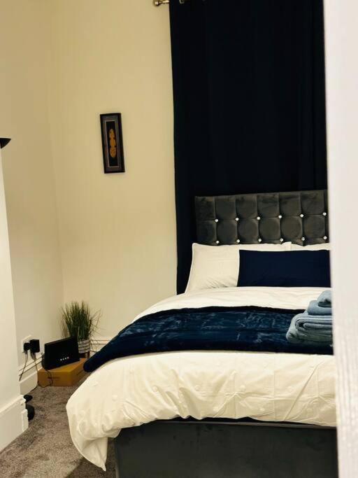 Bespoke 2 Bedroom Apt Derby City エクステリア 写真