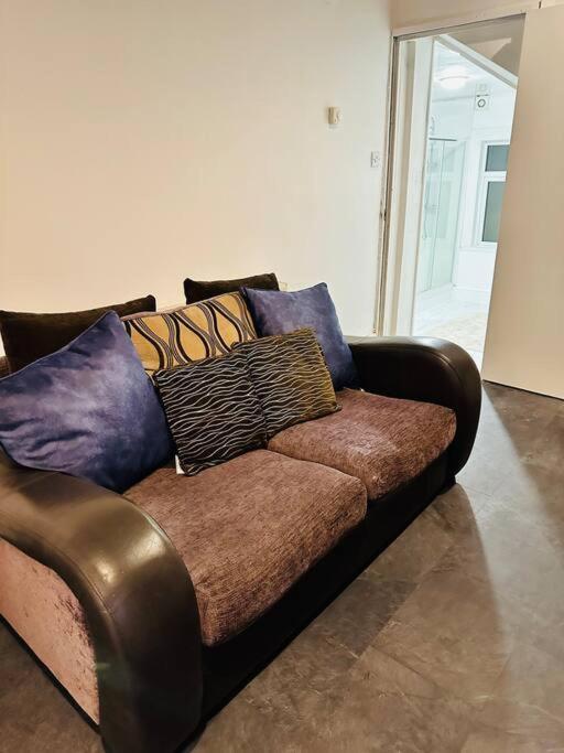 Bespoke 2 Bedroom Apt Derby City エクステリア 写真