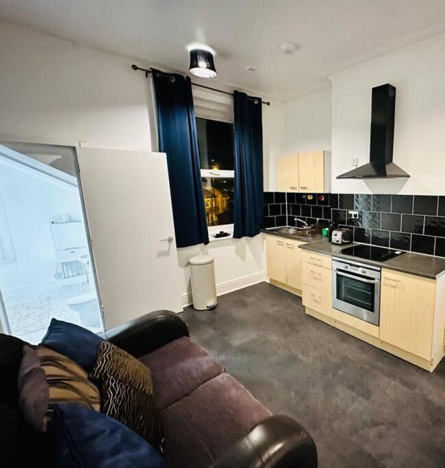 Bespoke 2 Bedroom Apt Derby City エクステリア 写真