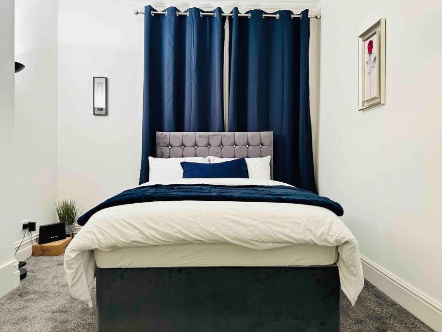 Bespoke 2 Bedroom Apt Derby City エクステリア 写真