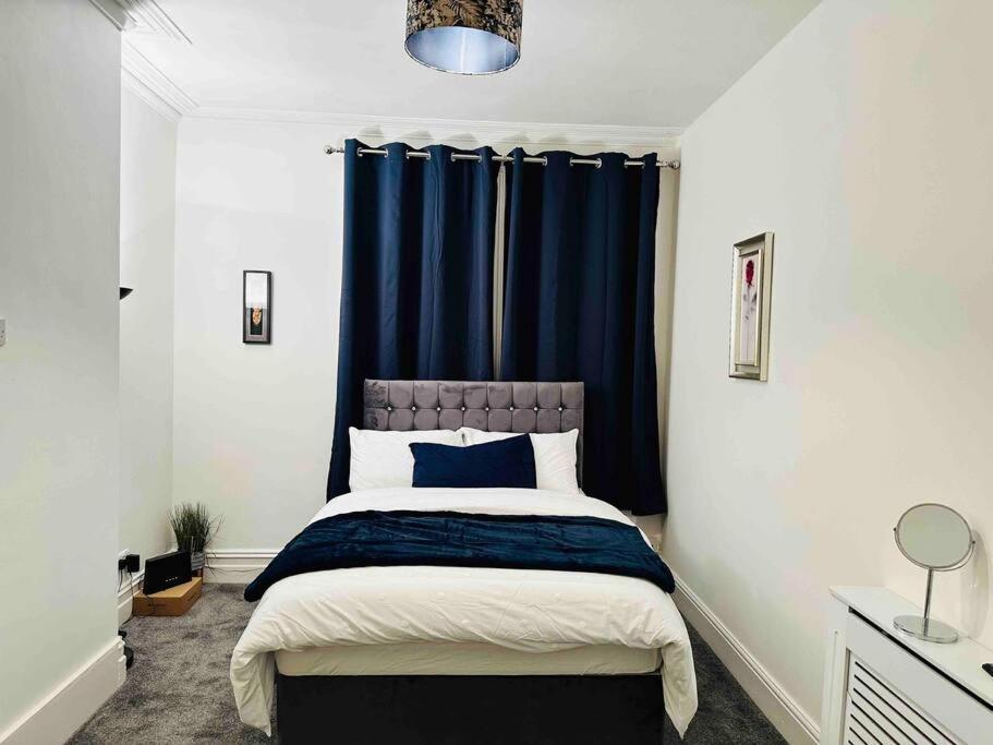 Bespoke 2 Bedroom Apt Derby City エクステリア 写真