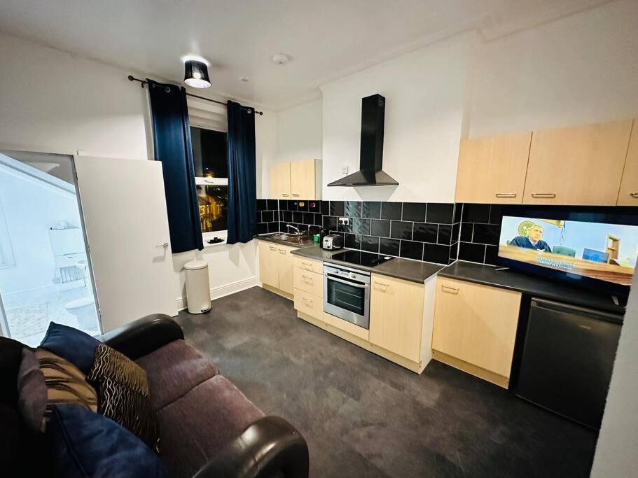 Bespoke 2 Bedroom Apt Derby City エクステリア 写真