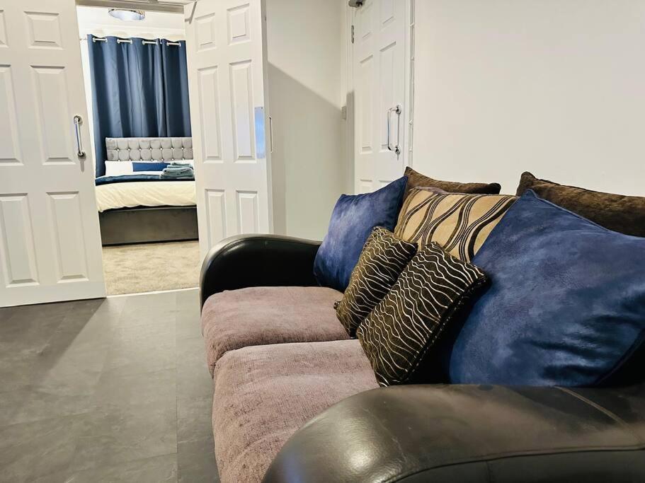 Bespoke 2 Bedroom Apt Derby City エクステリア 写真